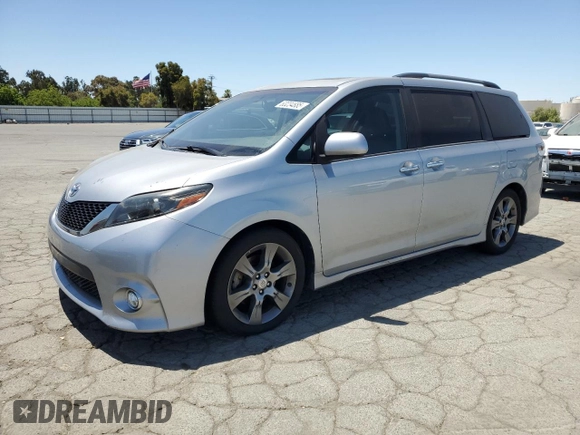 2015 Toyota Sienna SE z VIN 5TDXK3DC4FS632505, wystawiony jako Copart lot #63234885 z przebiegiem 86 847 mil mil oraz Czysty tytuł • Clean title. Historia ofert i sprzedaży dostępna na DreamBid. Obrazek 1.