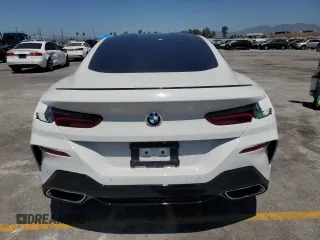 2020 BMW 8 Series M850i xDrive z VIN WBABC4C00LCE77534, wystawiony jako Copart lot #57640795 z przebiegiem Nie podano mil oraz Szkody całkowita. Historia ofert i sprzedaży dostępna na DreamBid. Obrazek 6.