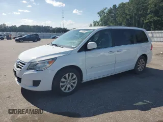 2014 Volkswagen Routan SE with VIN 2C4RVABG7ER134347, listed as a Copart auction lot 61620855 with 142,270 mi miles and Clean title. Bid and sale history available at DreamBid. Image 1.