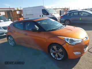2013 Hyundai Veloster w/Gray Int with VIN KMHTC6AD6DU122025, listed as a IAAI auction lot 41551623 with 189,793 mi miles. Bid and sale history available at carsss.com. Image 1.