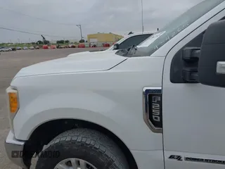 2017 Ford Super Duty F-250 SRW Lariat with VIN 1FT7W2BT7HEE48637, listed as a IAAI auction lot 42067757 with 200,831 mi miles. Bid and sale history available at carsss.com. Image 6.