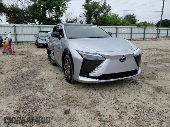 2024 Lexus RZ 300e Premium z VIN JTJABABB2RA000668, wystawiony jako Copart lot #71710714 z przebiegiem 9387 mil mil oraz Szkody całkowita. Historia ofert i sprzedaży dostępna na DreamBid. Obrazek 12.
