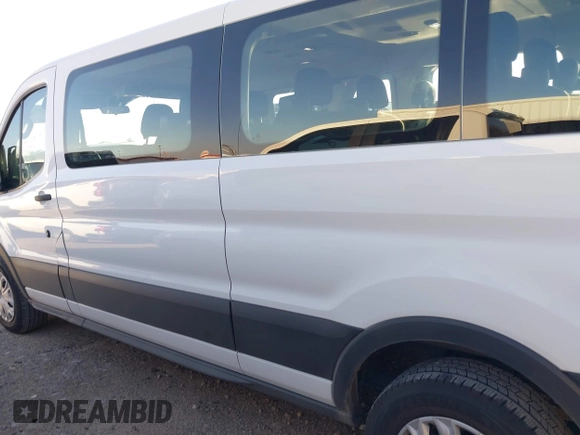 2021 Ford Transit Passenger XL z VIN 1FBAX2Y89MKA49850, wystawiony jako IAAI lot #41602893 z przebiegiem 74 248 mil mil oraz . Historia ofert i sprzedaży dostępna na DreamBid. Obrazek 14.