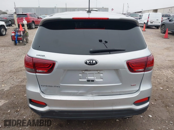2020 Kia Sorento LX with VIN 5XYPG4A31LG698420, listed as a IAAI auction lot 41586003 with 101,458 mi miles. Bid and sale history available at carsss.com. Image 17.