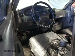2003 Ford Ranger XL z VIN 1FTYR10D63PA18757, wystawiony jako Copart lot #44160675 z przebiegiem 238 041 mil mil oraz Czysty tytuł • Clean title. Historia ofert i sprzedaży dostępna na DreamBid. Obrazek 8.