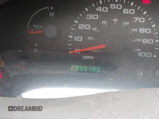2003 Ford F-250 XL с VIN 1FTNW21L63EA72806, выставлен на аукционе IAAI как лот 41523711 с пробегом 235 972 миль миль и . История ставок и продаж доступна на DreamBid. Изображение 15.