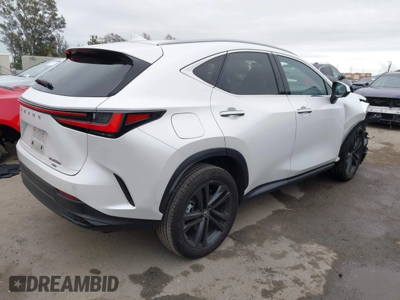 2025 Lexus NX 450h+ Luxury z VIN JTJHKCFZ1S2043125, wystawiony jako IAAI lot #42062361 z przebiegiem 24 902 mil mil oraz . Historia ofert i sprzedaży dostępna na DreamBid. Obrazek 4.