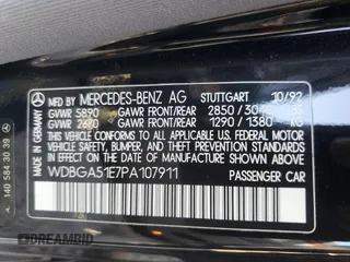 1993 Mercedes-Benz 500 z VIN WDBGA51E7PA107911, wystawiony jako Copart lot #82218754 z przebiegiem 113 328 mil mil oraz Tytuł czysty. Historia ofert i sprzedaży dostępna na DreamBid. Obrazek 12.
