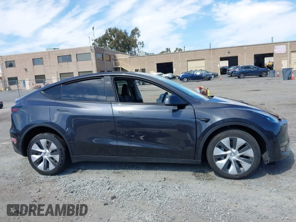 2024 Tesla Model Y z VIN 7SAYGDED2RF032628, wystawiony jako IAAI lot #42507569 z przebiegiem 22 845 mil mil oraz . Historia ofert i sprzedaży dostępna na DreamBid. Obrazek 14.