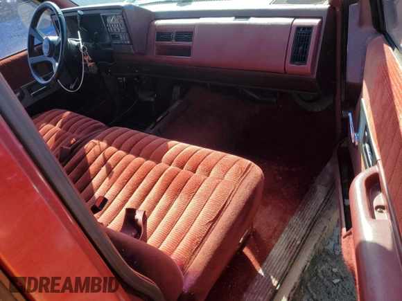 1991 GMC Sierra 1500 z VIN 2GTEK19K2M1543239, wystawiony jako Copart lot #51680075 z przebiegiem 135 361 mil mil oraz Czysty tytuł • Clean title. Historia ofert i sprzedaży dostępna na DreamBid. Obrazek 8.