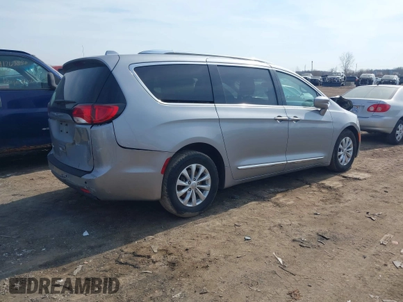2018 Chrysler Pacifica Touring L with VIN 2C4RC1BG7JR101736, listed as a IAAI auction lot 41776231 with 90,487 mi miles and . Bid and sale history available at DreamBid. Image 4.