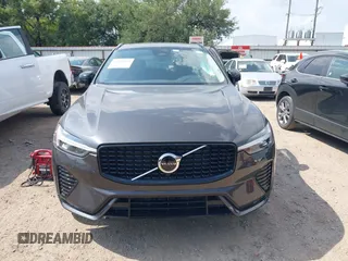 2025 Volvo XC60 Plus z VIN YV4M12RC0S1172417, wystawiony jako IAAI lot #42438854 z przebiegiem 2 853 mil mil oraz . Historia ofert i sprzedaży dostępna na DreamBid. Obrazek 12.