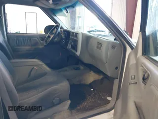 1995 Chevrolet Blazer with VIN 1GNDT13W0S2182537, listed as a IAAI auction lot 42647704 with 288,515 mi miles and . Bid and sale history available at DreamBid. Image 5.