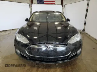 2014 Tesla Model S 60 z VIN 5YJSA1H13EFP52938, wystawiony jako Copart lot #56050055 z przebiegiem 125 376 mil mil oraz Czysty tytuł • Clean title. Historia ofert i sprzedaży dostępna na DreamBid. Obrazek 5.