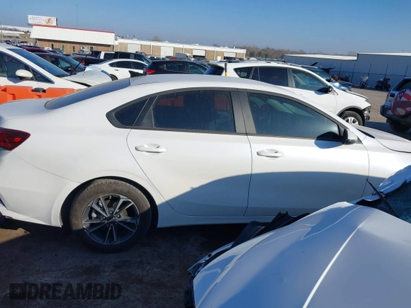 2024 Kia Forte LXS with VIN 3KPF24AD7RE818472, listed as a IAAI auction lot 41133832 with 4,107 mi miles and . Bid and sale history available at DreamBid. Image 14.