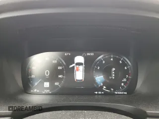 2017 Volvo V90 z VIN YV4A22NL0H1007496, wystawiony jako Copart lot #44589014 z przebiegiem 26 340 mil mil oraz . Historia ofert i sprzedaży dostępna na DreamBid. Obrazek 9.