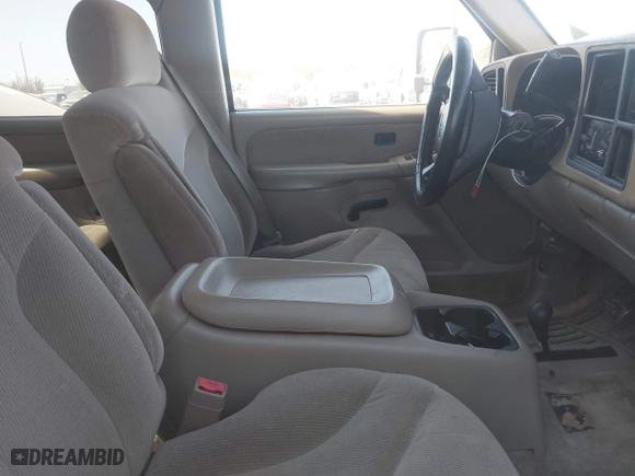 2002 GMC Sierra 2500HD SLE with VIN 1GTHK23U42F250039, listed as a IAAI auction lot 41859816 with 259,830 mi miles. Bid and sale history available at carsss.com. Image 5.