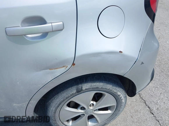 2014 Kia Soul with VIN KNDJN2A27E7701568, listed as a IAAI auction lot 42189948 with 162,585 mi miles. Bid and sale history available at carsss.com. Image 6.