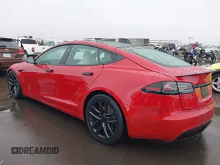 2022 Tesla Model S Plaid z VIN 5YJSA1E61NF485055, wystawiony jako IAAI lot #41751134 z przebiegiem Nie podano mil oraz . Historia ofert i sprzedaży dostępna na DreamBid. Obrazek 3.