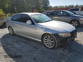 2009 BMW 3 Series 328i z VIN WBAPH77569NL85059, wystawiony jako Copart lot #51052645 z przebiegiem 136 283 mil mil oraz Szkody całkowita. Historia ofert i sprzedaży dostępna na DreamBid. Obrazek 4.
