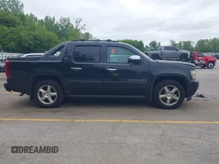 2007 Chevrolet Avalanche 3LT z VIN 3GNFK12307G292585, wystawiony jako IAAI lot #42303468 z przebiegiem 147 480 mil mil oraz . Historia ofert i sprzedaży dostępna na DreamBid. Obrazek 13.