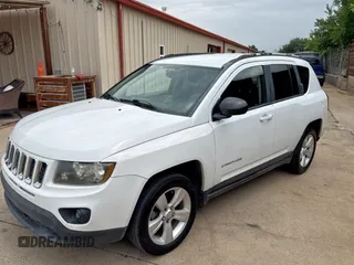 2016 Jeep Compass Sport z VIN 1C4NJCBA3GD568160, wystawiony jako Copart lot #63929375 z przebiegiem 177 406 mil mil oraz Czysty tytuł • Clean title. Historia ofert i sprzedaży dostępna na DreamBid. Obrazek 2.