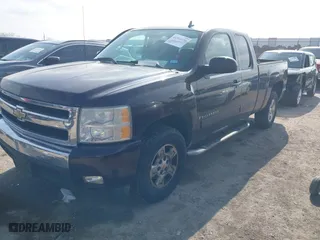 2008 Chevrolet Silverado 1500 LT w/1LT with VIN 2GCEC19J981145682, listed as a IAAI auction lot 41511150 with 142,290 mi miles. Bid and sale history available at carsss.com. Image 2.