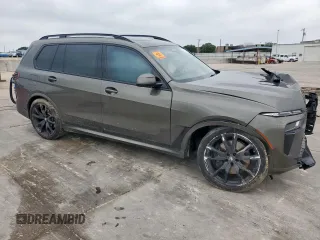 2024 BMW X7 xDrive40i z VIN 5UX23EM03R9U96572, wystawiony jako Copart lot #54822015 z przebiegiem Nie podano mil oraz Szkody całkowita. Historia ofert i sprzedaży dostępna na DreamBid. Obrazek 4.