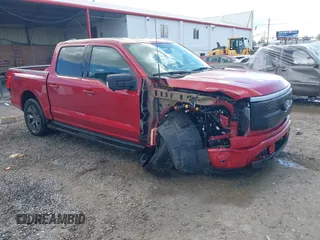2024 Ford F-150 Lightning Flash z VIN 1FT6W3L7XRWG02773, wystawiony jako IAAI lot #42266067 z przebiegiem 7 256 mil mil oraz . Historia ofert i sprzedaży dostępna na DreamBid. Obrazek 1.