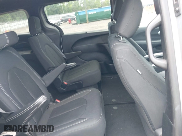 2019 Chrysler Pacifica Touring Plus z VIN 2C4RC1FG0KR574955, wystawiony jako IAAI lot #42254948 z przebiegiem 82 423 mil mil oraz . Historia ofert i sprzedaży dostępna na DreamBid. Obrazek 8.