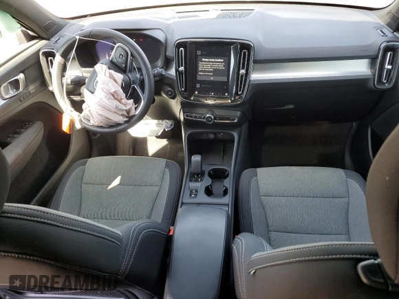 2024 Volvo XC40 Core Bright Theme z VIN YV4L12UK8R2334535, wystawiony jako Copart lot #50716025 z przebiegiem 22 014 mil mil oraz Czysty tytuł • Clean title. Historia ofert i sprzedaży dostępna na DreamBid. Obrazek 8.
