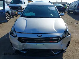 2019 Kia Niro LX with VIN KNDCB3LC3K5351134, listed as a IAAI auction lot 41364375 with 113,883 mi miles. Bid and sale history available at carsss.com. Image 12.