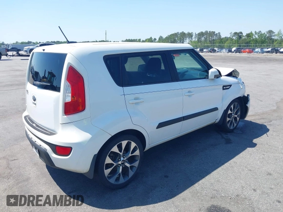 2013 Kia Soul with VIN KNDJT2A54D7572316, listed as a IAAI auction lot 42021696 with 141,638 mi miles. Bid and sale history available at carsss.com. Image 4.