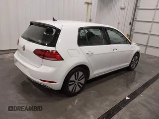 2019 Volkswagen Golf SE z VIN WVWKR7AU2KW907826, wystawiony jako IAAI lot #42030754 z przebiegiem 34 608 mil mil oraz . Historia ofert i sprzedaży dostępna na DreamBid. Obrazek 4.