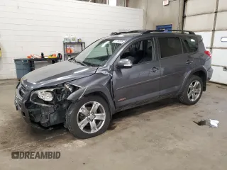 2010 Toyota RAV4 Sport с VIN JTMRK4DV8A5085818, выставлен на аукционе Copart как лот 51799295 с пробегом 115 109 миль миль и Списание • Salvage title. История ставок и продаж доступна на DreamBid. Изображение 1.