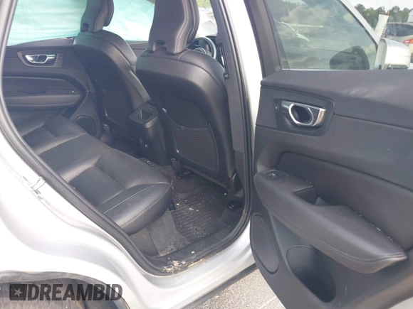 2020 Volvo XC60 Momentum with VIN YV4102RK0L1478564, listed as a IAAI auction lot 42159705 with 98,405 mi miles and . Bid and sale history available at DreamBid. Image 8.
