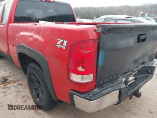2010 GMC Sierra 1500 SLE z VIN 1GTSKVE33AZ144299, wystawiony jako IAAI lot #41086313 z przebiegiem 199 994 mil mil oraz . Historia ofert i sprzedaży dostępna na DreamBid. Obrazek 17.