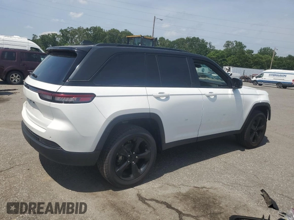 2022 Jeep Grand Cherokee Laredo with VIN 1C4RJHAG9N8572532, listed as a Copart auction lot 61242175 with 45,363 mi miles and Salvage title. Bid and sale history available at DreamBid. Image 3.