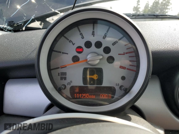2007 MINI Hardtop z VIN WMWMF33537TT54433, wystawiony jako Copart lot #58813415 z przebiegiem 111 250 mil mil oraz Szkoda całkowita • Salvage title. Historia ofert i sprzedaży dostępna na DreamBid. Obrazek 9.