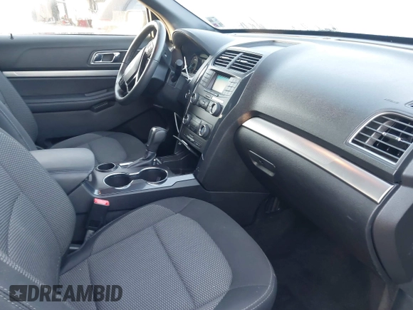 2018 Ford Explorer XLT z VIN 1FM5K7D85JGA11962, wystawiony jako IAAI lot #42049582 z przebiegiem 104 411 mil mil oraz . Historia ofert i sprzedaży dostępna na DreamBid. Obrazek 5.
