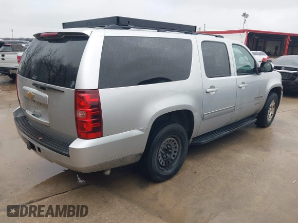 2014 Chevrolet Suburban LS with VIN 1GNSCHE08ER217393, listed as a IAAI auction lot 41563635 with 212,852 mi miles. Bid and sale history available at carsss.com. Image 4.