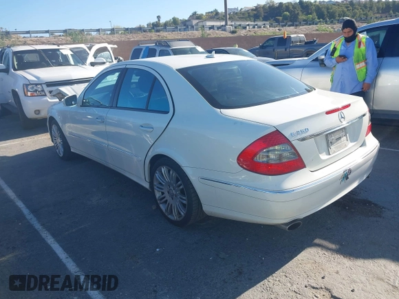 2008 Mercedes-Benz E 350 Luxury z VIN WDBUF56X18B359938, wystawiony jako IAAI lot #41999365 z przebiegiem 148 513 mil mil oraz . Historia ofert i sprzedaży dostępna na DreamBid. Obrazek 3.