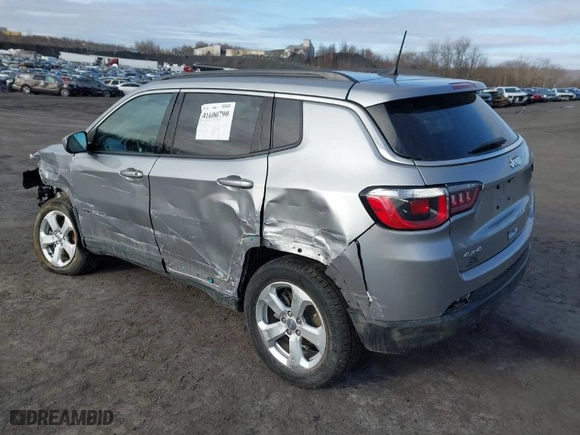 2019 Jeep Compass Latitude with VIN 3C4NJDBB8KT596800, listed as a IAAI auction lot 41600790 with 78,708 mi miles. Bid and sale history available at carsss.com. Image 3.