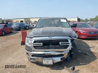 2019 Ram 1500 Big Horn z VIN 1C6RRFFGXKN709911, wystawiony jako IAAI lot #40337177 z przebiegiem 124 338 mil mil oraz . Historia ofert i sprzedaży dostępna na DreamBid. Obrazek 12.