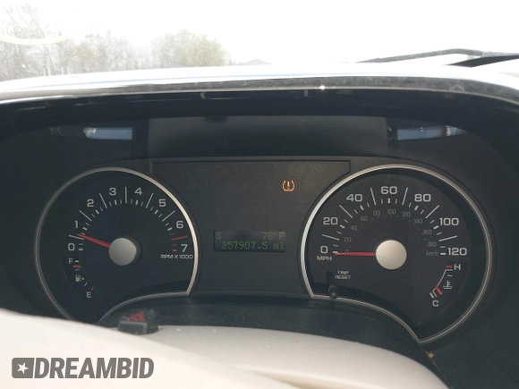 2006 Ford Explorer XLT z VIN 1FMEU73E26UB61439, wystawiony jako IAAI lot #42201161 z przebiegiem 257 907 mil mil oraz . Historia ofert i sprzedaży dostępna na DreamBid. Obrazek 7.