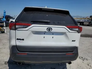 2025 Toyota RAV4 XLE Premium with VIN 2T3C1RFV4SW388253, listed as a Copart auction lot 57723695 with 1,137 mi miles and Salvage title. Bid and sale history available at DreamBid. Image 6.