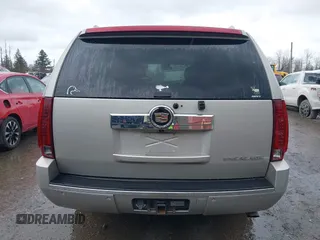 2008 Cadillac Escalade ESV z VIN 1GYFK668X8R111368, wystawiony jako IAAI lot #41891439 z przebiegiem 190 293 mil mil oraz . Historia ofert i sprzedaży dostępna na DreamBid. Obrazek 17.