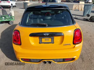2015 MINI Hardtop 4 Door S z VIN WMWXU3C51F2B57061, wystawiony jako IAAI lot #41691431 z przebiegiem 66 406 mil mil oraz . Historia ofert i sprzedaży dostępna na DreamBid. Obrazek 17.