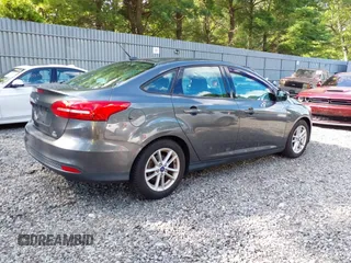 2018 Ford Focus SE z VIN 1FADP3FE0JL284107, wystawiony jako IAAI lot #42815845 z przebiegiem 110 155 mil mil oraz . Historia ofert i sprzedaży dostępna na DreamBid. Obrazek 4.