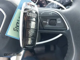 2020 Audi Q7 Premium Plus с VIN WA1LJAF74LD010610, выставлен на аукционе IAAI как лот 41830828 с пробегом 50 801 миль миль и . История ставок и продаж доступна на DreamBid. Изображение 11.